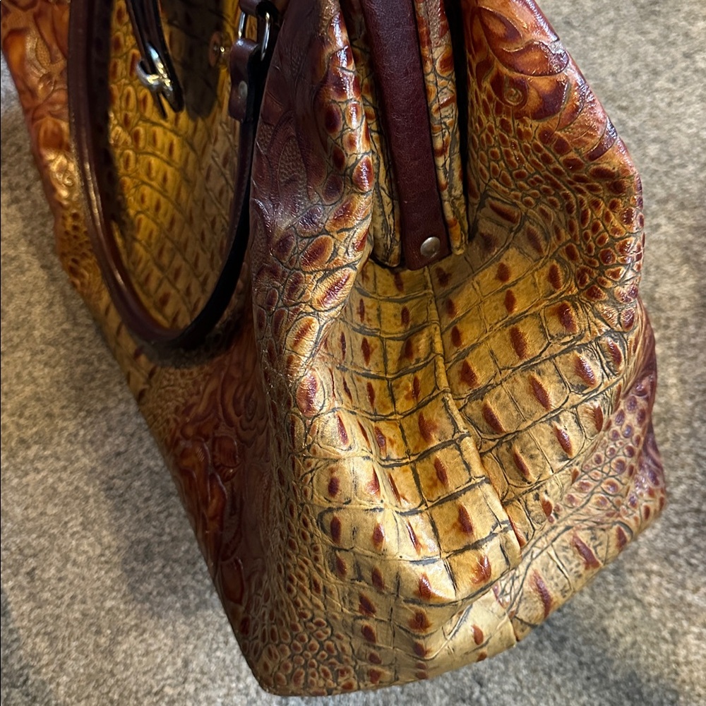 Raviani Texas Tooled Bag - Picture 10 of 17